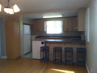 Master room (single occupancy) on the 2nd floor available in a clean detached house located at Bramp...
