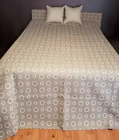 Beautiful NEW Quilted Coverlet ~ 2 Pillow Shams/2 Decor Pillows, View more