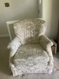 Free Alexvale Arm Chair 
