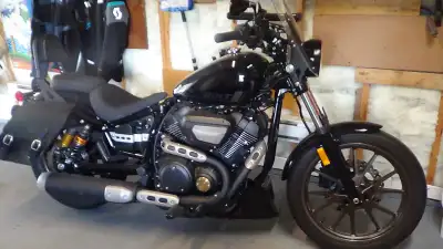 BOLT R-SPEC 2021 Condition Show Room Acheté Neuf 1 seul Proprio 4200 Km 3000$ Accessoires: -Dossier...