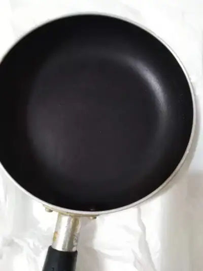 Big capacity 13 inches ry pan with lid, View more