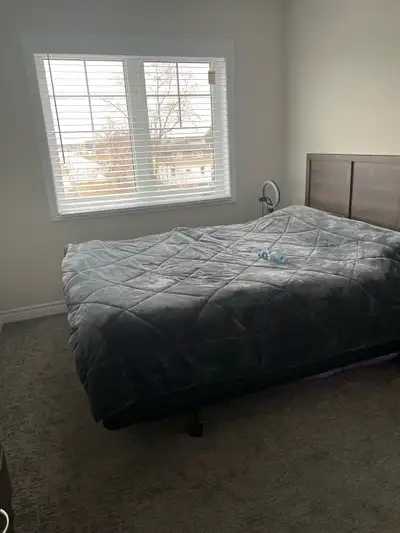 Looking to rent a spacious room in a clean and quiet house from May 1st. groceries, shopping, restau...