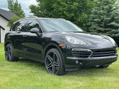ORIGINAL OWNER - Rare 3.0L V6 Turbo Cayenne Diesel! Purchased new at Porsche Centre Calgary. Always...