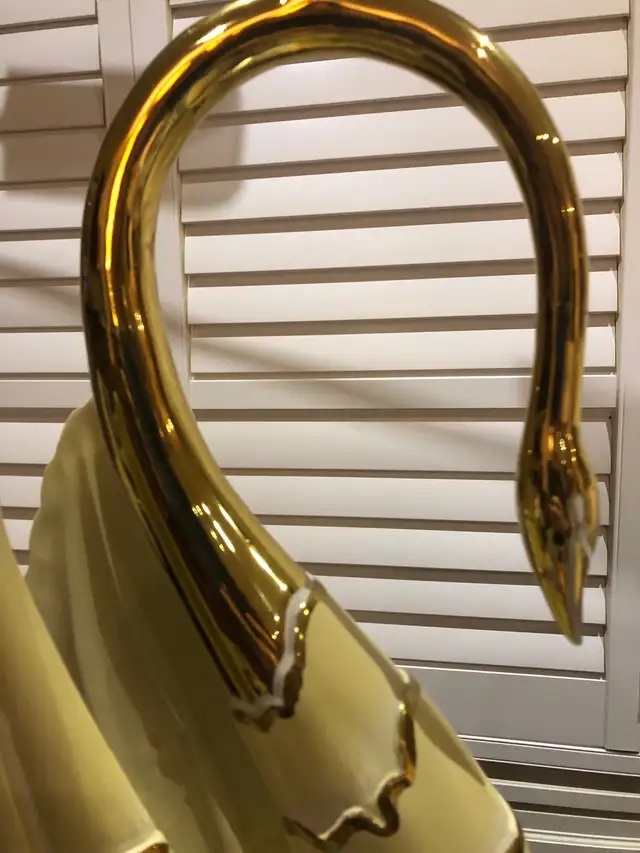 Vintage Hollywood Regency Swan Lamp in Indoor Lighting & Fans in City of Toronto - Image 4