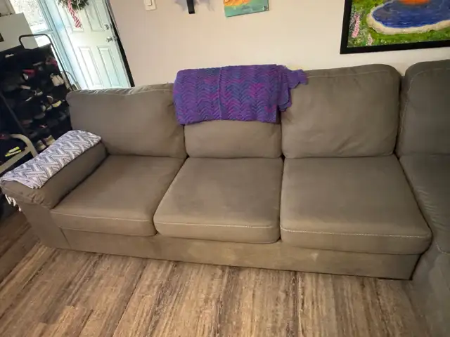 Sectional couch-Gray  in Couches & Futons in City of Halifax - Image 4