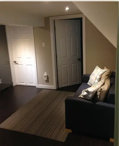 Danforth & Main - Room for Rent $750 All inclusive - Female Only