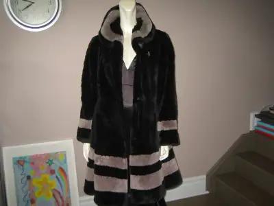 Lady Fur coat, View more