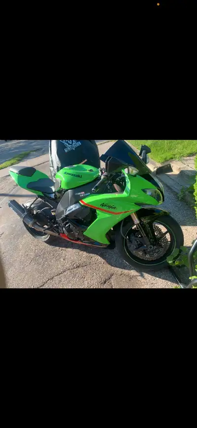 Selling my 2008 Zx10R I am the third owner and it has been dropped before but I have new fairings in...