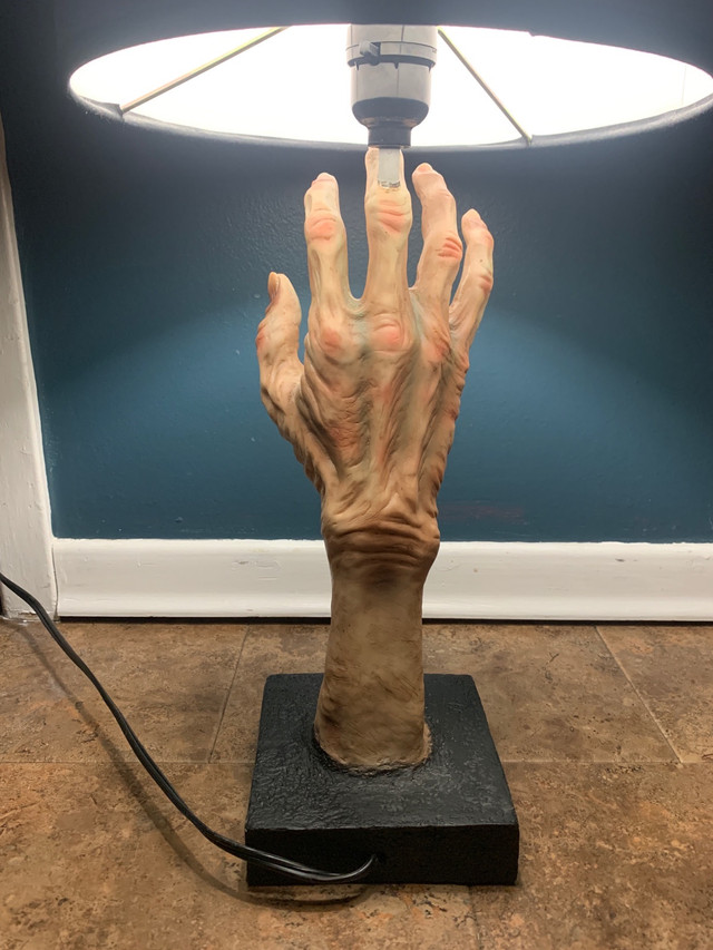 AMC Walking Dead Table Lamp Light Realistic Zombie Hand w/ Shade in Arts & Collectibles in Oshawa / Durham Region - Image 3