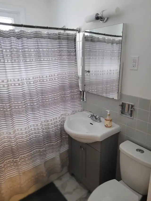 Furnished Available single bed Room for rent, close to Hull Hosp in Room Rentals & Roommates in Gatineau - Image 3
