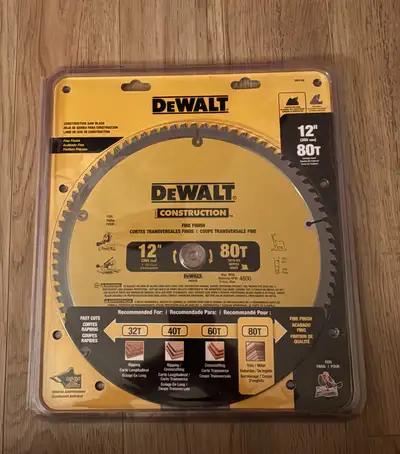 Located in Mount Uniacke Great Christmas Gift! 80 tooth fine cut blade Brand new. Bought wrong size!