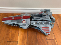 Lego Star Wars Venator-Class Republic Attack Cruiser 8039