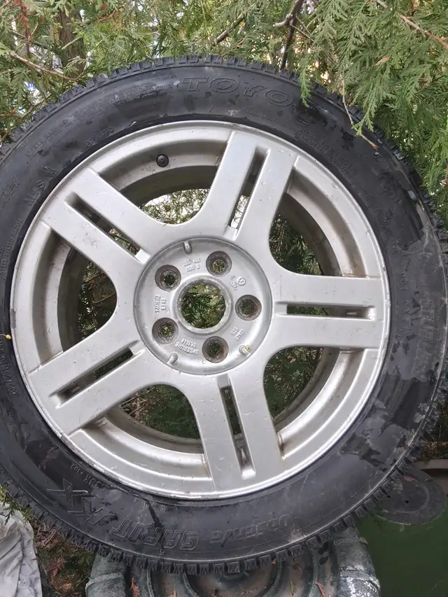 VW Aluminum Mag Rims with Toyo Snow Tires in Tires & Rims in Oshawa / Durham Region - Image 2