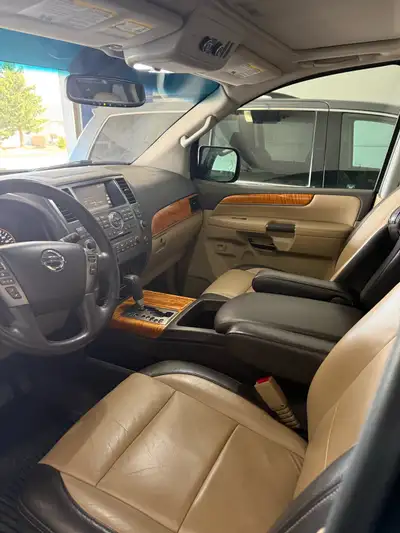 Nissan armada platinum reserve 2014 Fully loaded Excellent condition