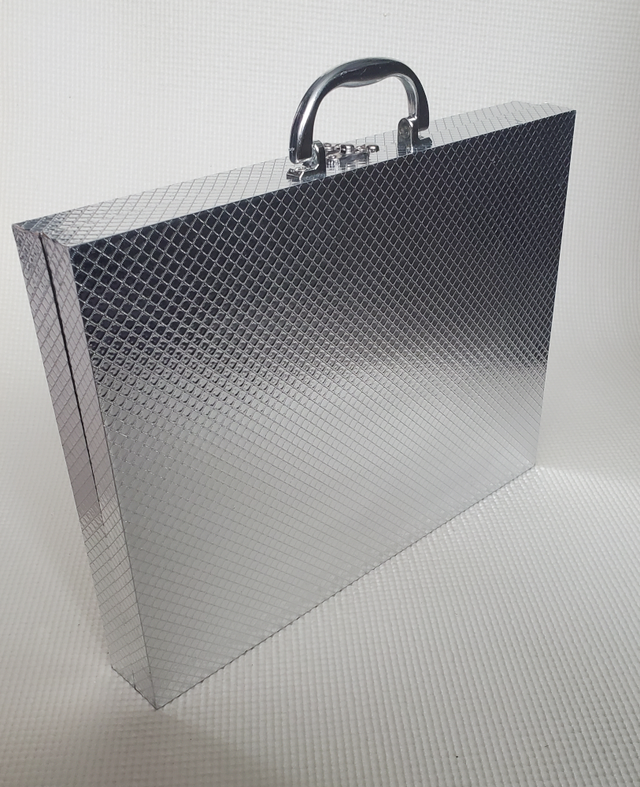 30 piece Flatware Set - comes with gift case in Kitchen & Dining Wares in City of Toronto - Image 3