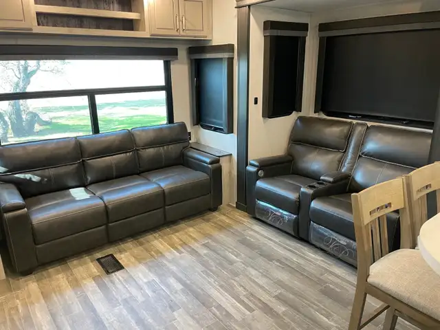 2022 Keystone Avalanche 338GK in Travel Trailers & Campers in Regina - Image 8