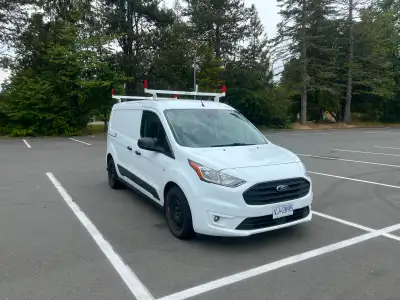 This 2020 Ford Transit Connect XLT has a great combination of modern convenience, fuel economy, and...