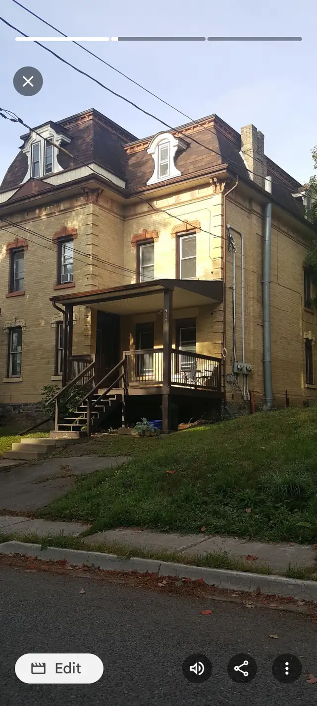 2 Bedroom Apartment with Large Sundeck