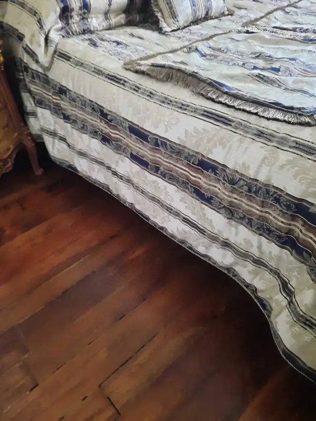 ens. douillette pour lit très grand (king) in Bedding in Gatineau - Image 5