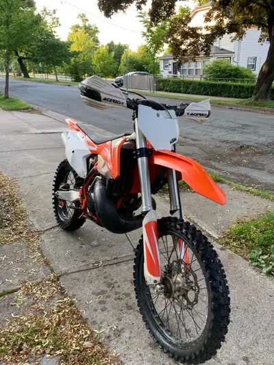 Bike runs perfect. It has 375 hours. Mostly tight singletrack so not a lot of kilometers. Never race...