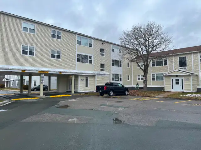 Steps to Churchill Square HEAT INCLUDED 2brm