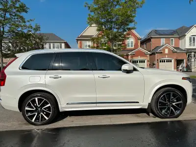 Selling my Mint condition second owner low kilometre XC90 Inscription!! Absolutely a beautiful famil...