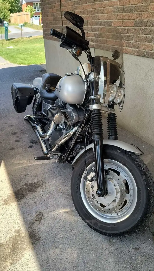 Fat Bob detachable windshield  in Street, Cruisers & Choppers in Kingston - Image 3