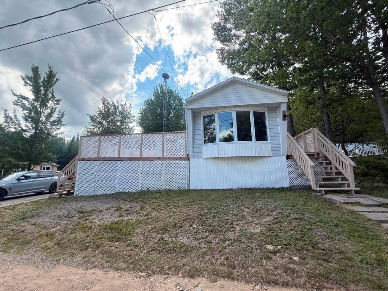 Maison mobile rénovée - NOUVEAU PRIX - St-Raymond - 1 chambre — photo 1