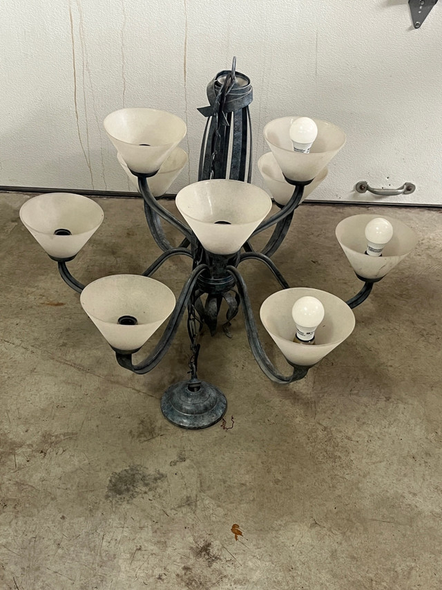 Beautiful light fixture…..PRICE REDUCED in Indoor Lighting & Fans in Strathcona County - Image 2