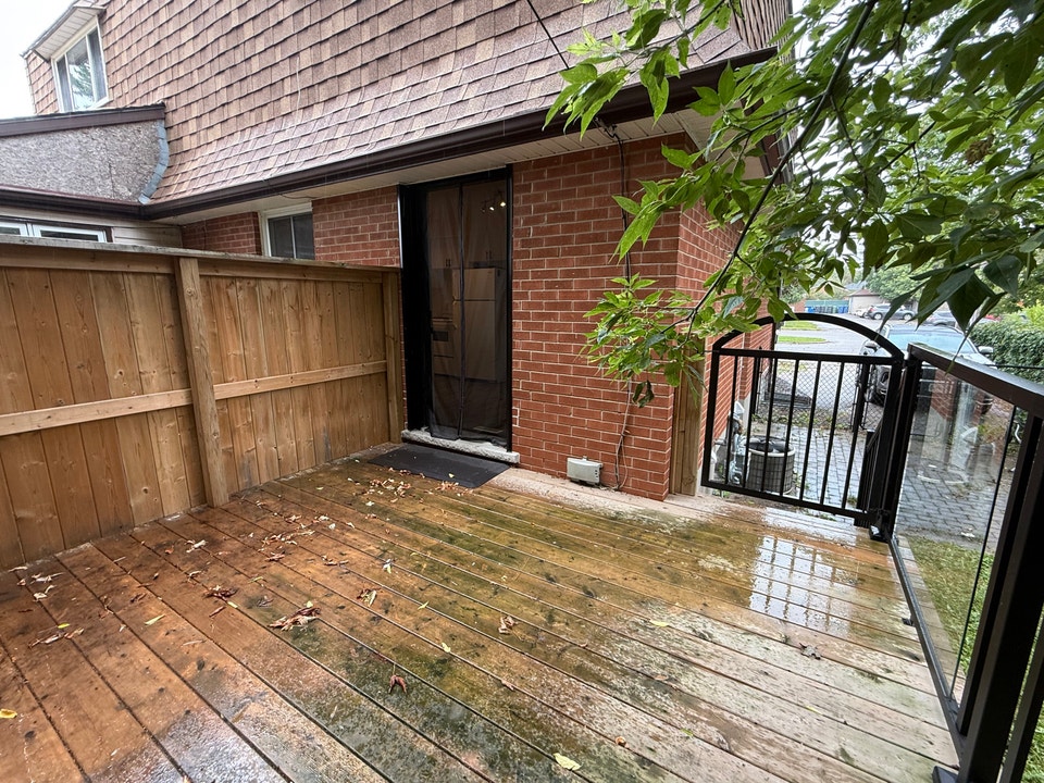 3 bedroom House -fenced yard-next to Park 3
