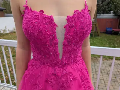 Robe de bal neuve 350$, View more