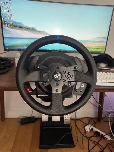 Volant Thrustmaster T300RS en très bon état, parfaitement fonctionnel. Servo-base avec retour de for...