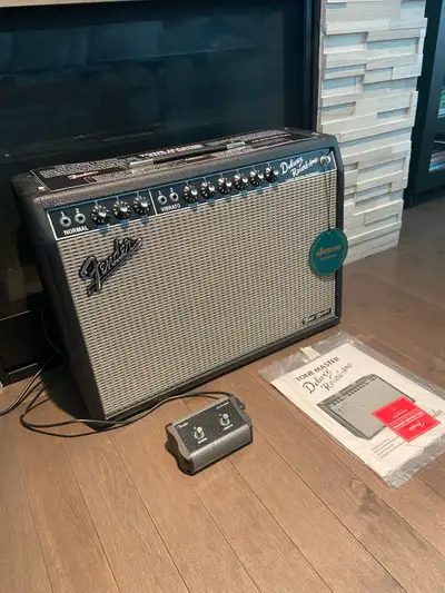 Fender Deluxe Reverb Tonemaster guitar amp for sale. This amp is in mint condition that never left t...