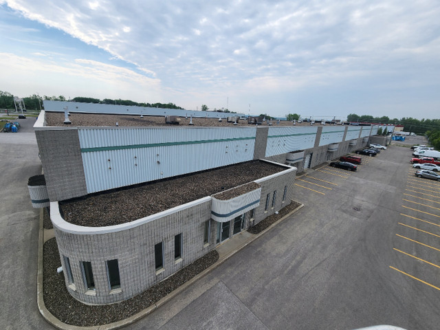 Batisse industrielle à vendre de 39 646 pc. à Bois-des-Filion dans Espaces commerciaux et bureaux à vendre  à Laval/Rive Nord - Image 2