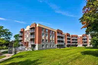 Beau et spacieux 3 1/2 disponible pour cession de bail à partir du 1er juillet, situé dans le secteu...