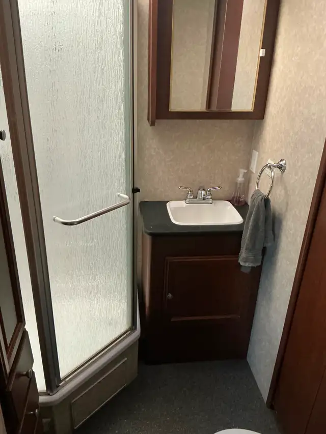 2013 Fleetwood Tioga Montana Class C Motorhome in RVs & Motorhomes in Red Deer - Image 13