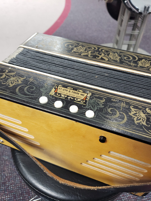 Hohner Vienna 1140 ST-CYR & Frere Inc. button accordion in Amps & Pedals in Cole Harbour - Image 2