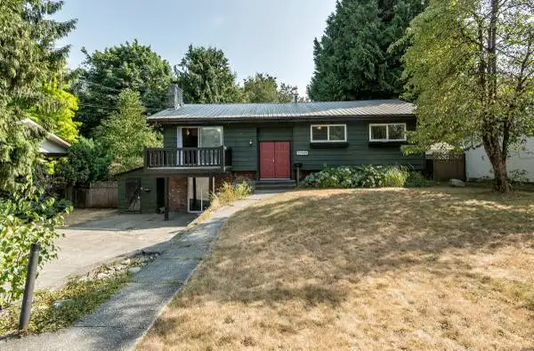 3 Bed+Den UPPER suite in House with HUGE yard