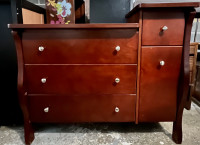 Dresser (burgundy) City of Toronto Toronto (GTA) Preview