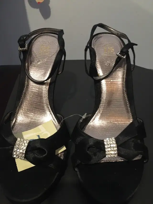 Ladies sandals New in Women's - Shoes in Calgary - Image 3