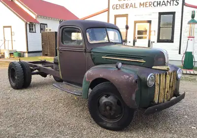 Original truck, with a VERY nice running correct 1946 Flathead V8. Old rebuild, bored .060", rare fa...