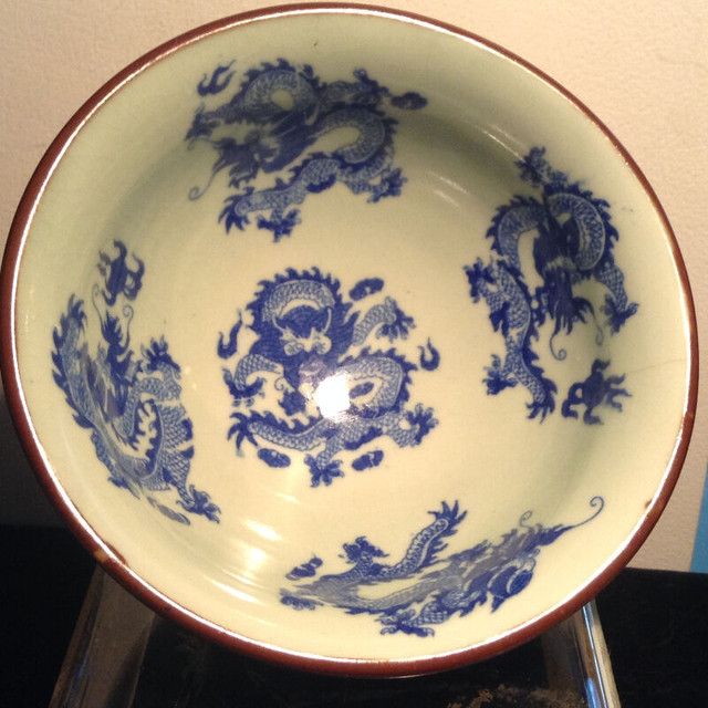 Antique Chinese Ming Hand-painted Blue and White Dragon Bowl - w in Arts & Collectibles in Vancouver - Image 2