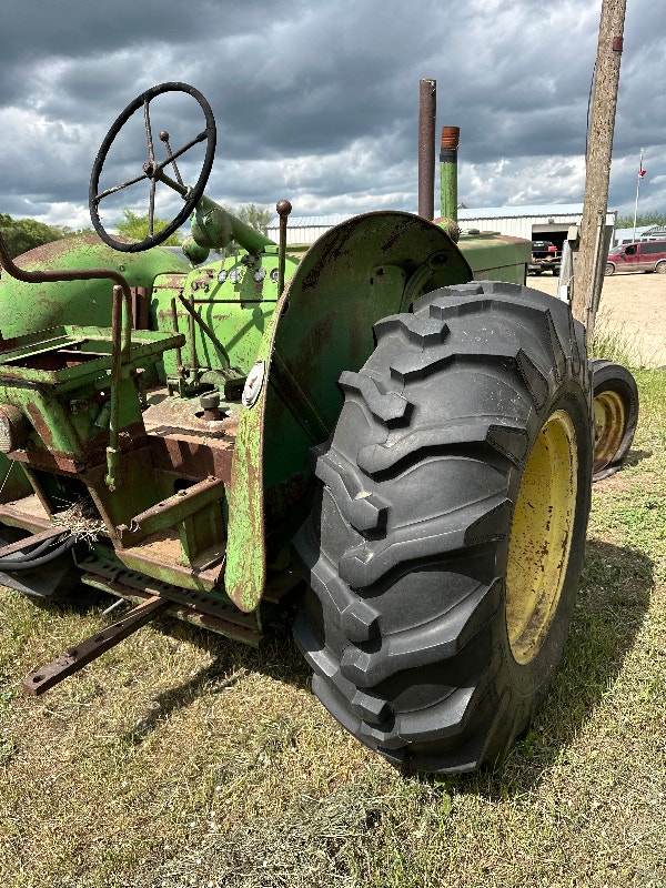John Deere “R” tractor. Farming Equipment Saskatoon Kijiji