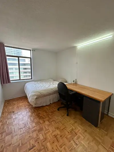 1 FURNISHED LARGE BEDROOM with WALK IN CLOSET; perfect for students ✔️ IN THE HEART OF DOWNTOWN TORO...