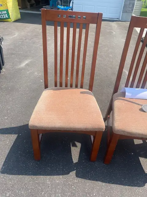 Dining Table and 8 Chairs in Dining Tables & Sets in Kingston - Image 4