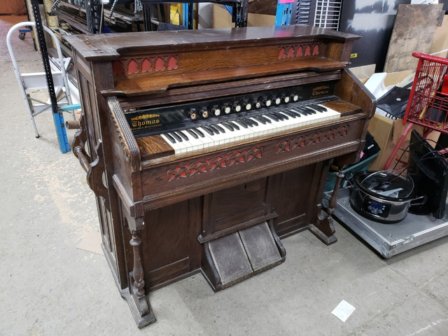 Harmonium Thomas (livraison incluse) dans Pianos et claviers  à Ville de Montréal