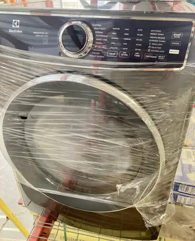 Gas dryer . No issues, great working condition, but has scratches on the front bottom (see picture)....