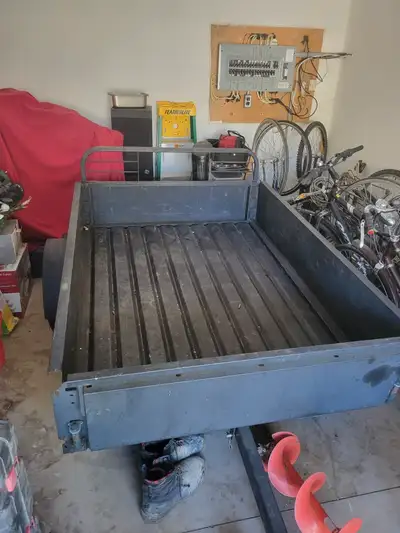 Utility trailer 5 x 8 Extended hitch bar Great condition Front gate and back gate Lights may or may...