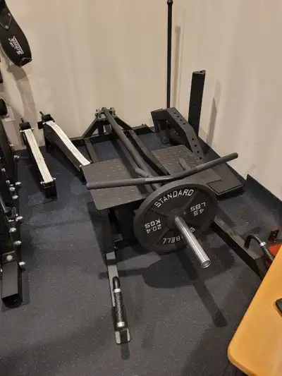 Selling my t-bar row. In good condition like new.