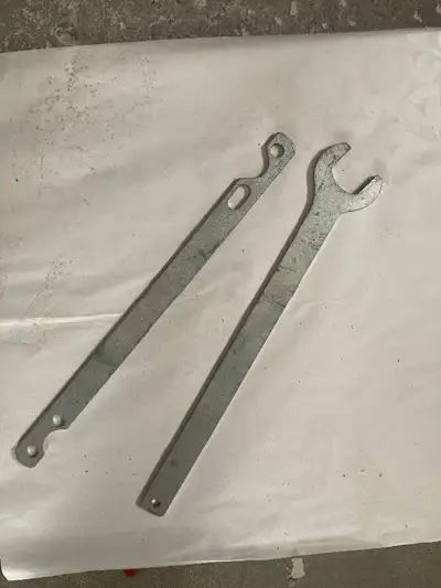 Set of specialty wrench’s for removing the clutch fan off BMW 3 series vehicles. $25 Also a 36 mm oi...